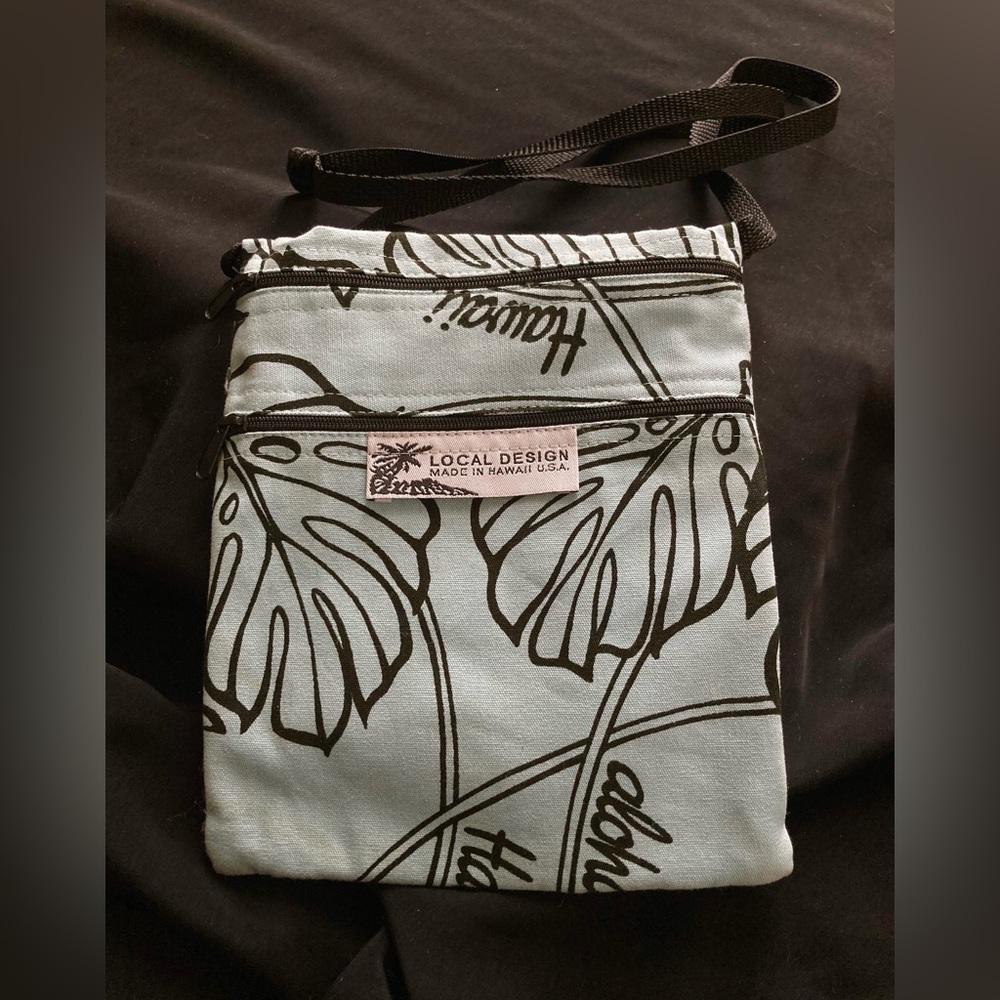 Made in Hawaii 2 pocket purse 8” by 7” aloha design